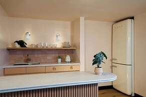 Downright Austin, A Renaissance Hotel