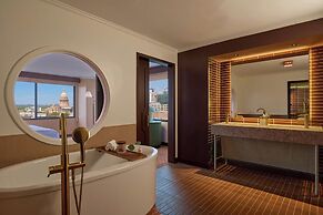 Downright Austin, A Renaissance Hotel