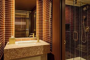 Downright Austin, A Renaissance Hotel