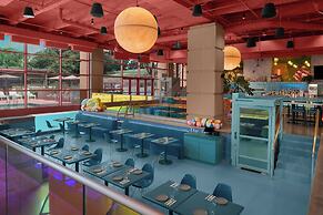 Downright Austin, A Renaissance Hotel