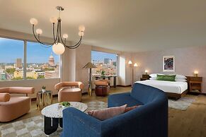 Downright Austin, A Renaissance Hotel