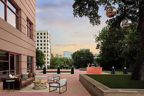 Downright Austin, A Renaissance Hotel