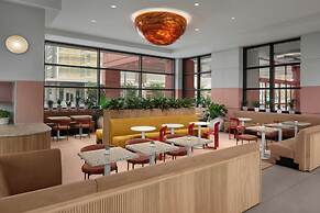 Downright Austin, A Renaissance Hotel