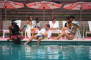 Downright Austin, A Renaissance Hotel