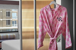 Downright Austin, A Renaissance Hotel