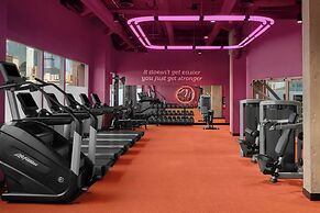 Downright Austin, A Renaissance Hotel