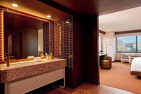 Downright Austin, A Renaissance Hotel