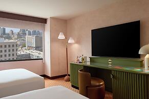 Downright Austin, A Renaissance Hotel