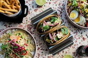 Downright Austin, A Renaissance Hotel