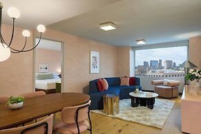 Downright Austin, A Renaissance Hotel