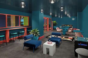 Downright Austin, A Renaissance Hotel