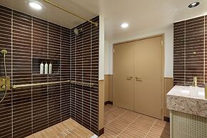 Downright Austin, A Renaissance Hotel