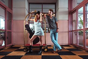 Downright Austin, A Renaissance Hotel