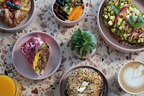 Downright Austin, A Renaissance Hotel