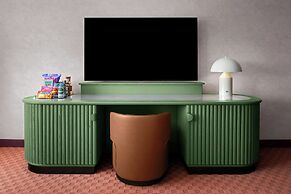 Downright Austin, A Renaissance Hotel