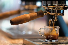 Downright Austin, A Renaissance Hotel