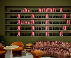 Downright Austin, A Renaissance Hotel