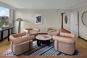 Downright Austin, A Renaissance Hotel