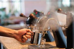 Downright Austin, A Renaissance Hotel