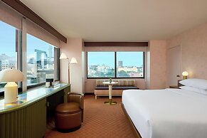 Downright Austin, A Renaissance Hotel