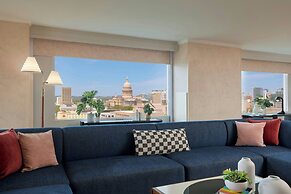 Downright Austin, A Renaissance Hotel