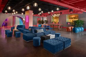 Downright Austin, A Renaissance Hotel