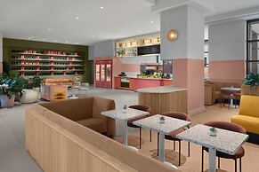 Downright Austin, A Renaissance Hotel