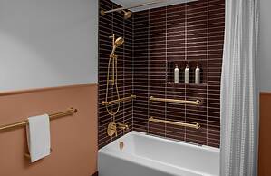 Downright Austin, A Renaissance Hotel