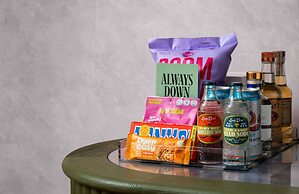 Downright Austin, A Renaissance Hotel