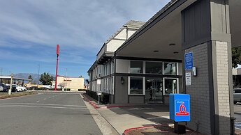 Studio 6 Corona, CA - West