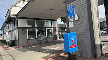 Studio 6 Corona, CA - West