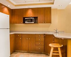 Clarion Hotel & Suites Riverfront