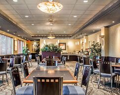 Clarion Hotel & Suites Riverfront