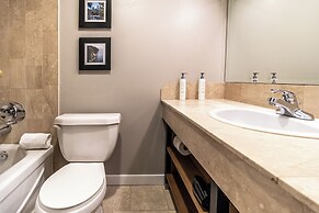 Atrium Hotel Vancouver