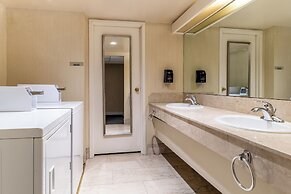 Atrium Hotel Vancouver