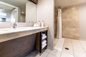 Atrium Hotel Vancouver