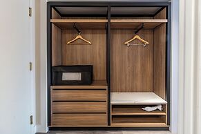 Atrium Hotel Vancouver