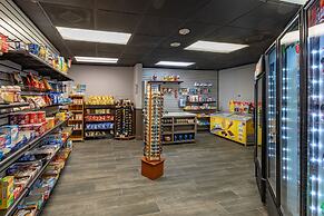 Enclave Hotel & Suites Orlando, a staySky Hotel & Resort