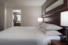 Sheraton Cavalier Calgary Hotel