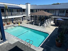 The Wave Manhattan Beach