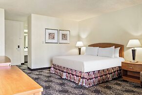Golden Sails Hotel