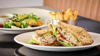 Holiday Inn Ottawa Dwtn - Parliament Hill by IHG