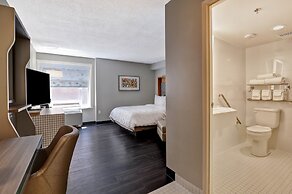 Holiday Inn Ottawa Dwtn - Parliament Hill by IHG
