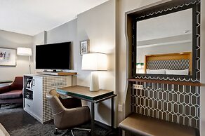 Holiday Inn Ottawa Dwtn - Parliament Hill by IHG