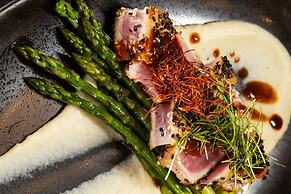 Chateau Victoria Hotel and Suites