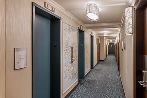 Chateau Victoria Hotel and Suites