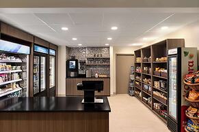 LaGuardia Plaza Hotel