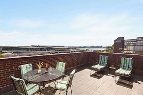 LaGuardia Plaza Hotel