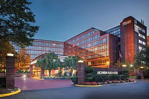 LaGuardia Plaza Hotel