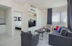 Best Western Regency Suites